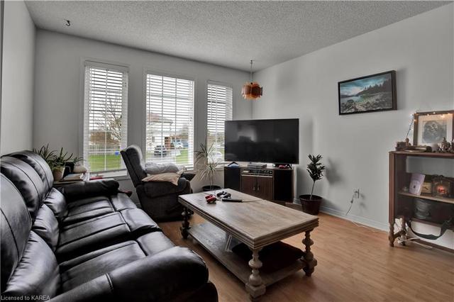 1381 Brackenwood Cres, House semidetached with 3 bedrooms, 2 bathrooms and 2 parking in Kingston ON | Image 4