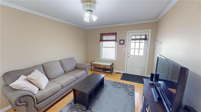 68 Hamilton St, House detached with 3 bedrooms, 2 bathrooms and 3 parking in St. Catharines ON | Image 6