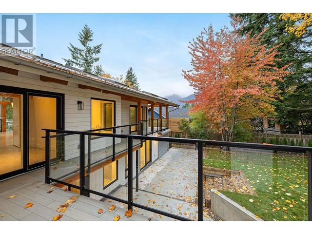 40215 Kintyre Dr, House detached with 4 bedrooms, 5 bathrooms and 2 parking in Squamish BC | Image 30