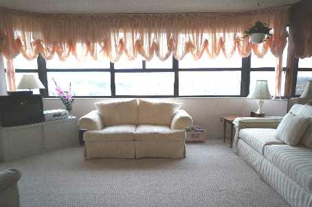 PH-15 - 121 Ling Rd, Condo with 2 bedrooms, 2 bathrooms and 2 parking in Scarborough ON | Image 2
