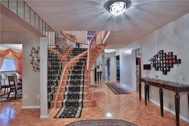 886 Ceremonial Dr, House detached with 4 bedrooms, 5 bathrooms and 3 parking in Mississauga ON | Image 2