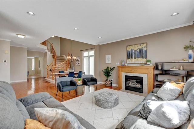 90 Baroness Dr, House detached with 4 bedrooms, 4 bathrooms and 4 parking in Nepean ON | Image 9
