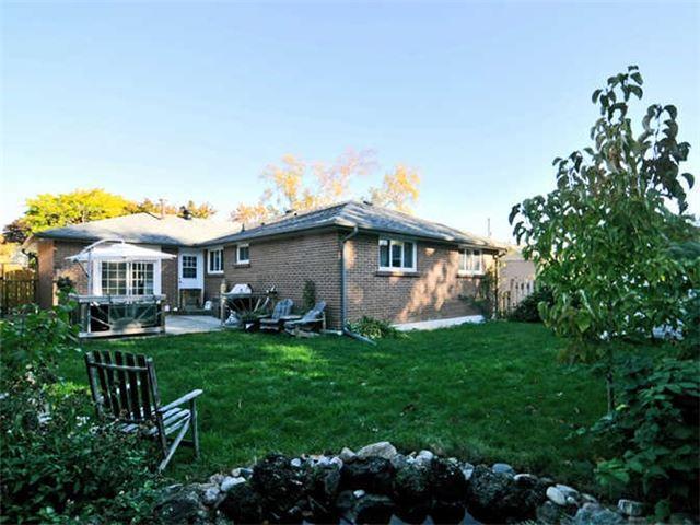 885 Vicki Dr, House detached with 3 bedrooms, 2 bathrooms and 2 parking in Pickering ON | Image 20
