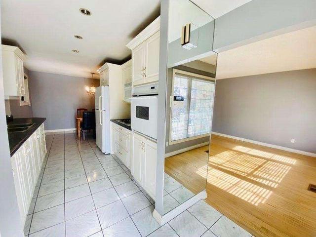 MAIN - 2469 Stillmeadow Rd, House detached with 3 bedrooms, 2 bathrooms and 2 parking in Mississauga ON | Image 6