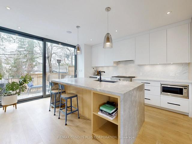 52 Fernwood Park Ave, House detached with 4 bedrooms, 5 bathrooms and 1 parking in Toronto ON | Image 2