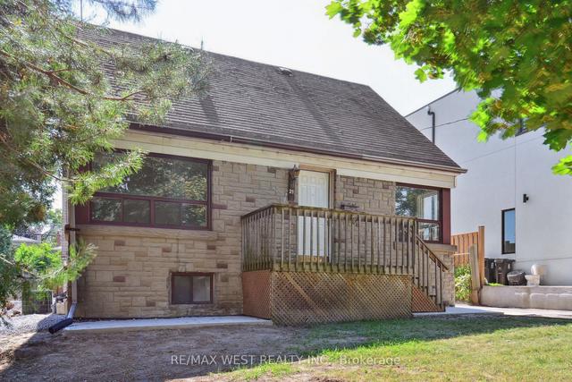 MAIN - 21 Lockheed Blvd, House detached with 3 bedrooms, 1 bathrooms and 4 parking in Etobicoke ON | Image 5