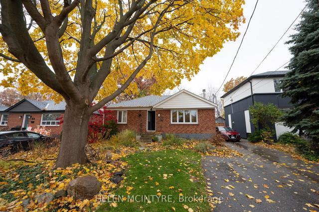 MAIN - 34 Dunning Cres, House detached with 2 bedrooms, 1 bathrooms and 2 parking in Etobicoke ON | Image 5