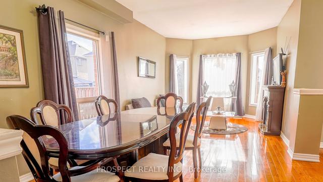 7430 Village Walk, House detached with 3 bedrooms, 4 bathrooms and 5 parking in Mississauga ON | Image 11