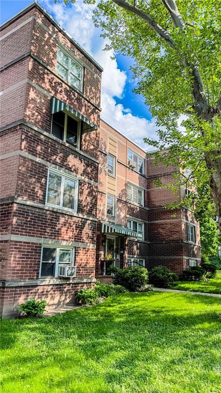 22 - 231 Macnab St S, Condo with 2 bedrooms, 1 bathrooms and 1 parking in Hamilton ON | Image 2