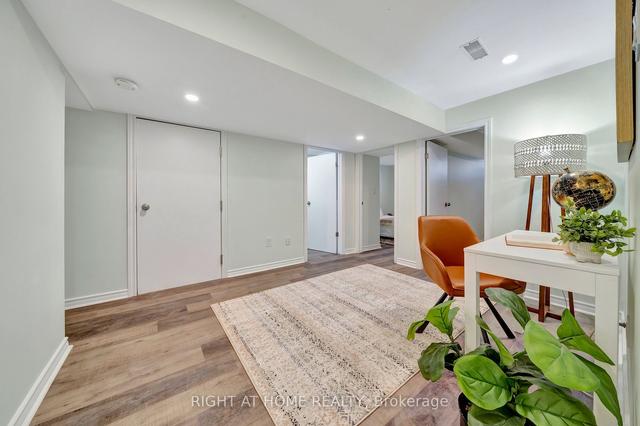 MAIN - 228 Mary St, House detached with 1 bedrooms, 2 bathrooms and 2 parking in Hamilton ON | Image 6