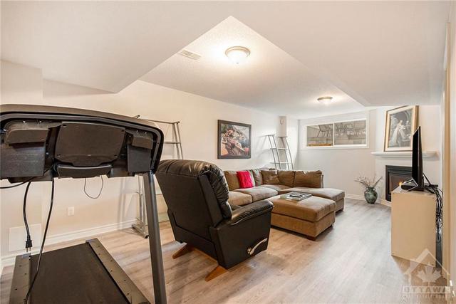 886 Ashenvale Way, Townhouse with 3 bedrooms, 3 bathrooms and 2 parking in Ottawa ON | Image 22