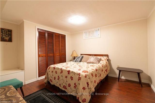 42 Cronyn Cres, House detached with 2 bedrooms, 2 bathrooms and 3 parking in London ON | Image 11
