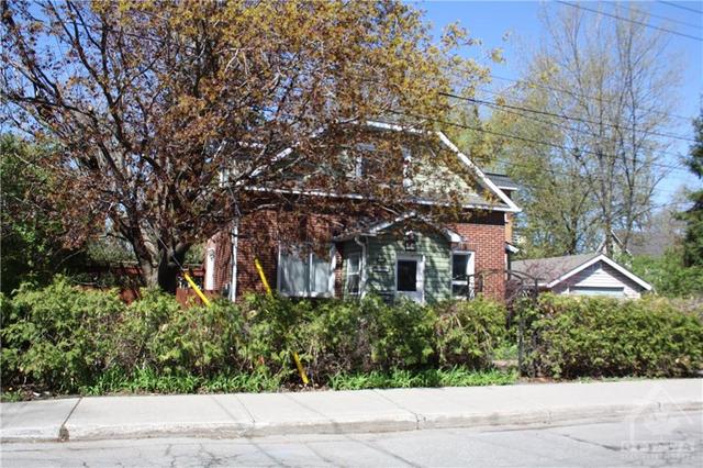 406 Marguerite Ave, House detached with 3 bedrooms, 2 bathrooms and 4 parking in Ottawa ON | Image 6
