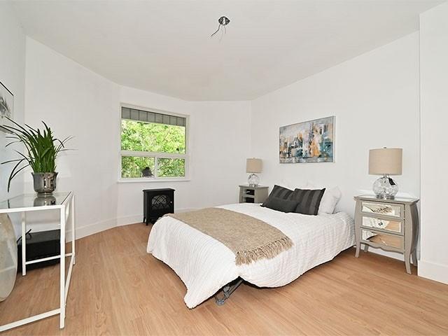 MAIN - 174 Delaware Ave, House detached with 2 bedrooms, 1 bathrooms and 1 parking in Toronto ON | Image 3