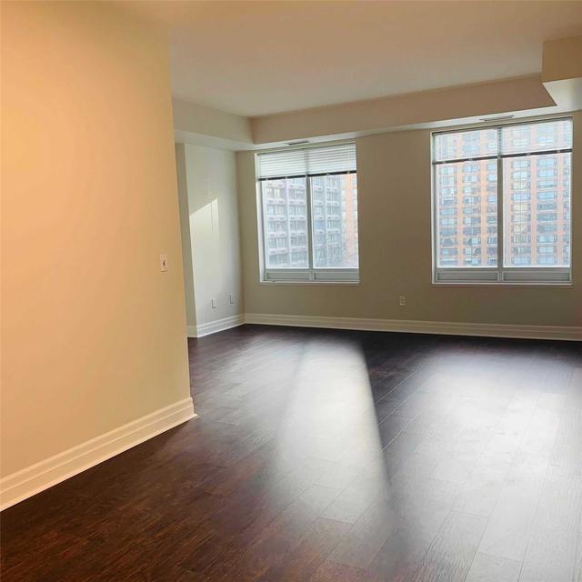 909 - 35 Balmuto St, Condo with 2 bedrooms, 2 bathrooms and 0 parking in Toronto ON | Image 3