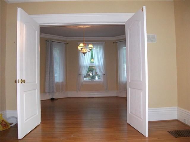 MAIN - 125 Burton Ave, House other with 2 bedrooms, 1 bathrooms and 1 parking in Barrie ON | Image 4