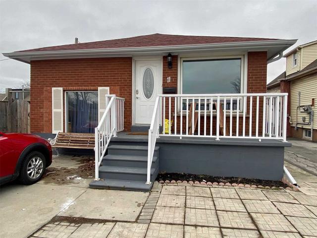MAIN - 11 Parkdale Ave S, House detached with 3 bedrooms, 1 bathrooms and 1 parking in Hamilton ON | Image 1