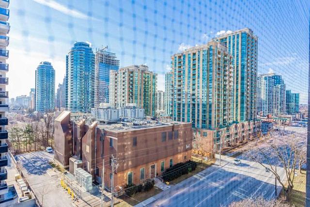 909 - 29 Pemberton Ave, Condo with 2 bedrooms, 2 bathrooms and 1 parking in North York ON | Image 7