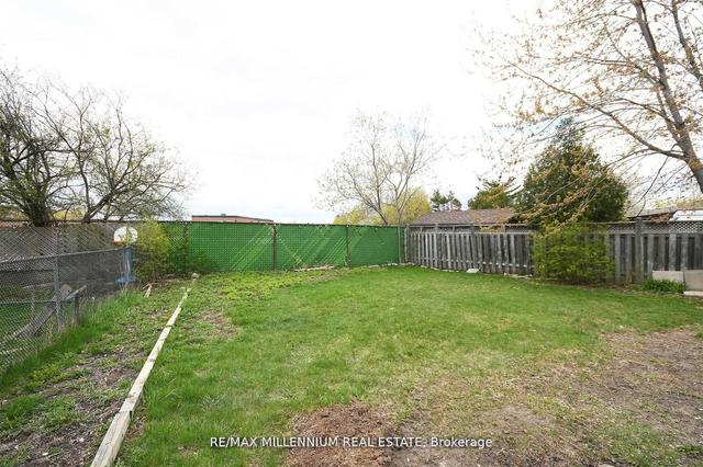 156 Folkstone Cres, House detached with 3 bedrooms, 2 bathrooms and 4 parking in Brampton ON | Image 28