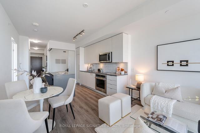 1205 - 38 Iannuzzi St, Condo with 2 bedrooms, 1 bathrooms and 1 parking in Toronto ON | Image 3