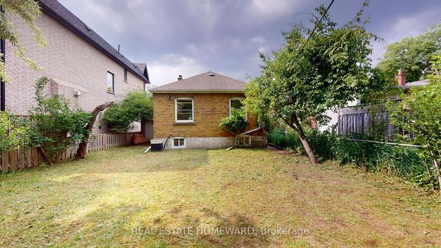 MAIN - 37 Davies Cres, House detached with 2 bedrooms, 1 bathrooms and 1 parking in East York ON | Image 12