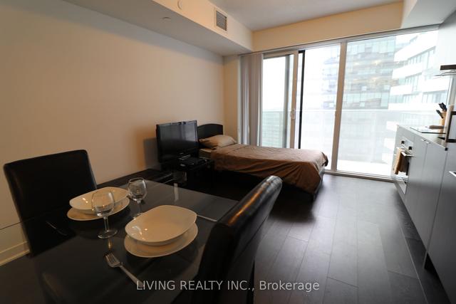 4011 - 88 Harbour St, Condo with 0 bedrooms, 1 bathrooms and 0 parking in Toronto ON | Image 6