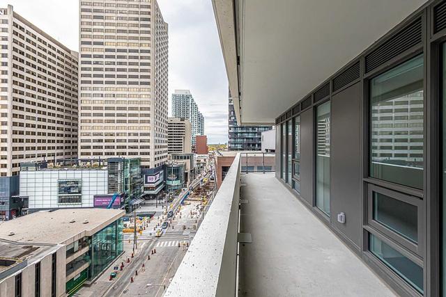909 - 2221 Yonge St, Condo with 2 bedrooms, 2 bathrooms and 1 parking in Toronto ON | Image 17