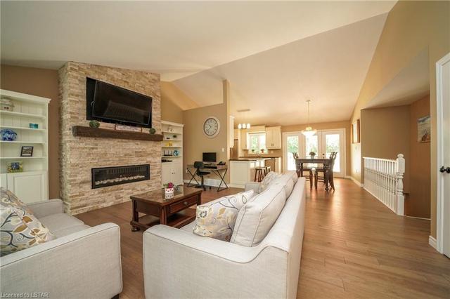 8850 Timberwood Trail, House detached with 3 bedrooms, 3 bathrooms and 10 parking in Grand Bend ON | Image 6