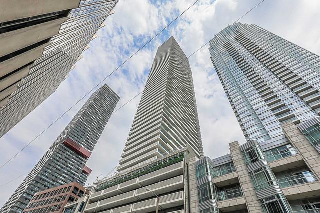 909 - 2221 Yonge St, Condo with 2 bedrooms, 2 bathrooms and 1 parking in Toronto ON | Image 12