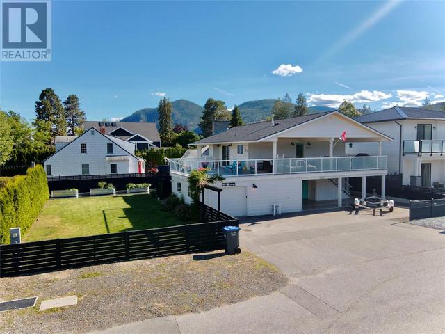 523 Stonor St, House detached with 4 bedrooms, 2 bathrooms and 4 parking in Summerland BC | Image 5