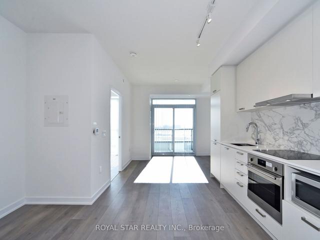 909 - 10 Honeycrisp Cres, Condo with 2 bedrooms, 2 bathrooms and 1 parking in Vaughan ON | Image 18