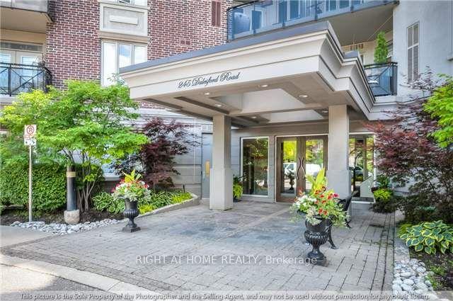 B14 - 245 Dalesford Rd, Condo with 2 bedrooms, 2 bathrooms and 1 parking in Etobicoke ON | Image 1