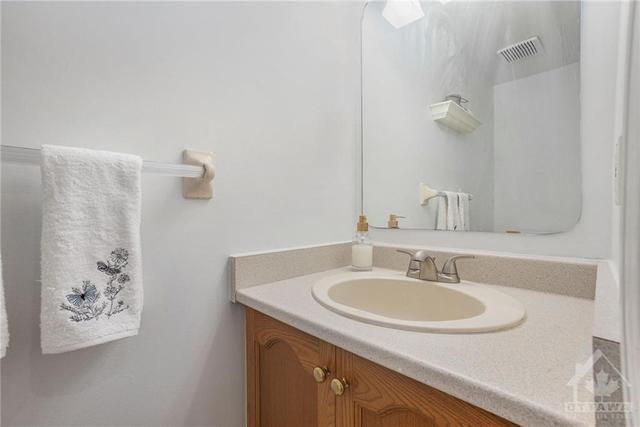 122 Montana Way N, Townhouse with 3 bedrooms, 3 bathrooms and 3 parking in Ottawa ON | Image 15