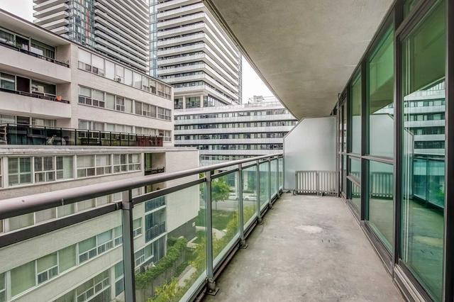 909 - 150 Roehampton Ave, Condo with 1 bedrooms, 1 bathrooms and 0 parking in Toronto ON | Image 3