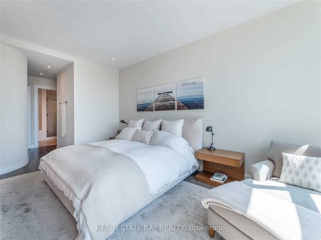 PH-2 - 127 Queen St E, Condo with 2 bedrooms, 3 bathrooms and 2 parking in Toronto ON | Image 8