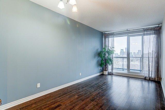 909 - 2885 Bayview Ave, Condo with 1 bedrooms, 2 bathrooms and 1 parking in North York ON | Image 2