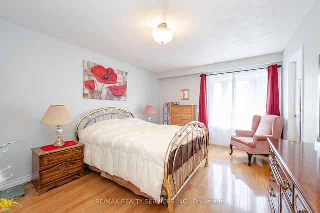 50 Rotherglen Crt, House detached with 3 bedrooms, 4 bathrooms and 5 parking in Brampton ON | Image 11