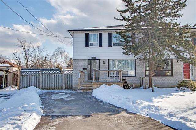 886 Sanok Dr, House semidetached with 4 bedrooms, 2 bathrooms and 4 parking in Pickering ON | Image 1