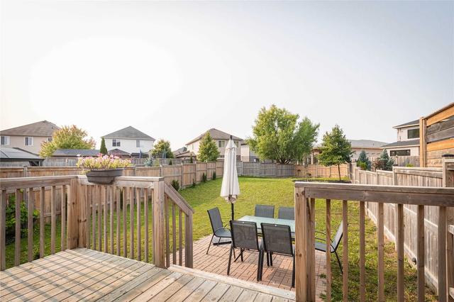 909 Silverfox Cres, House attached with 3 bedrooms, 3 bathrooms and 3 parking in London ON | Image 14