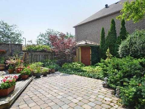 9 Homewood St, House detached with 4 bedrooms, 3 bathrooms and 4 parking in Brampton ON | Image 9