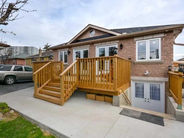 MAIN - 34 Battersea Cres, House detached with 3 bedrooms, 2 bathrooms and 3 parking in North York ON | Image 4
