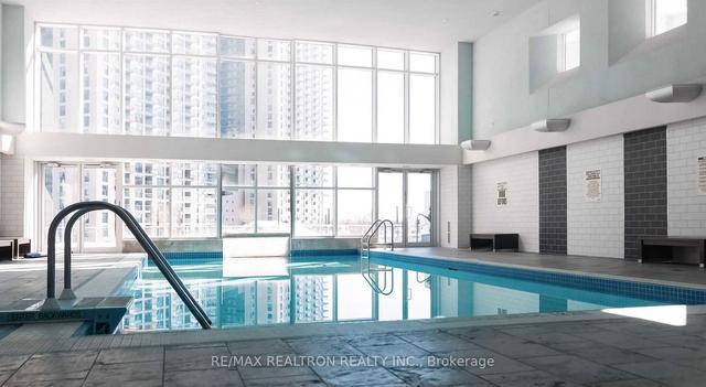 803 - 218 Queens Quay W, Condo with 1 bedrooms, 2 bathrooms and 1 parking in Toronto ON | Image 6