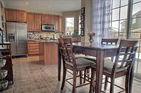 886 Yates Dr, House detached with 4 bedrooms, 3 bathrooms and 2 parking in Milton ON | Image 2