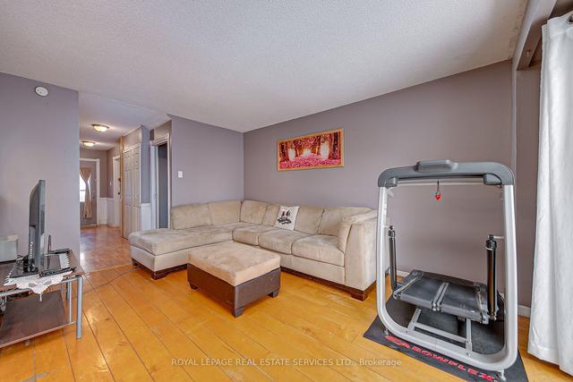 24 Deer Run Cres, Townhouse with 3 bedrooms, 3 bathrooms and 2 parking in Bradford ON | Image 11