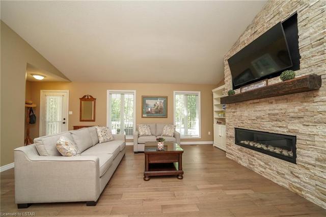 8850 Timberwood Trail, House detached with 3 bedrooms, 3 bathrooms and 10 parking in Grand Bend ON | Image 7