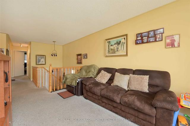 90 Barre Dr, House detached with 2 bedrooms, 2 bathrooms and 4 parking in Barrie ON | Image 4