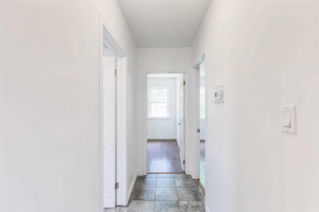 259 West 5th St, House detached with 3 bedrooms, 2 bathrooms and 3 parking in Hamilton ON | Image 2