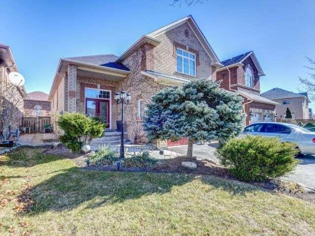 86 National Cres, House detached with 2 bedrooms, 2 bathrooms and 4 parking in Brampton ON | Image 2