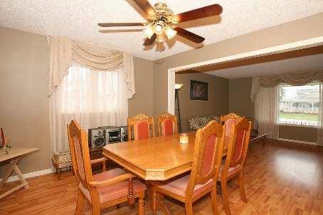 884 Hampton Cres, House detached with 3 bedrooms, 3 bathrooms and 4 parking in Mississauga ON | Image 3