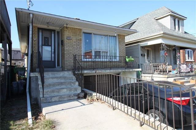 323 Tragina Ave N, House detached with 4 bedrooms, 2 bathrooms and 1 parking in Hamilton ON | Image 1